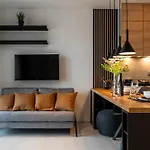 - Balcony, Fitness - By Rentujemy Apartamento Breslavia