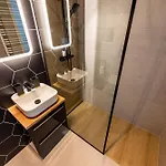 - Balcony, Fitness - By Rentujemy Apartamento