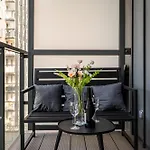 - Balcony, Fitness - By Rentujemy Apartamento Breslavia