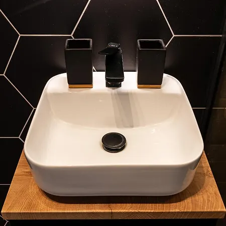 - Balcony, Fitness - By Rentujemy Apartmán Vratislav